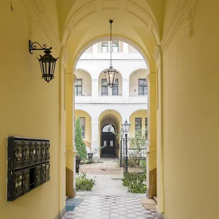 Exlcusive & Located By Prestige Homes Апартаменты Будапешт
