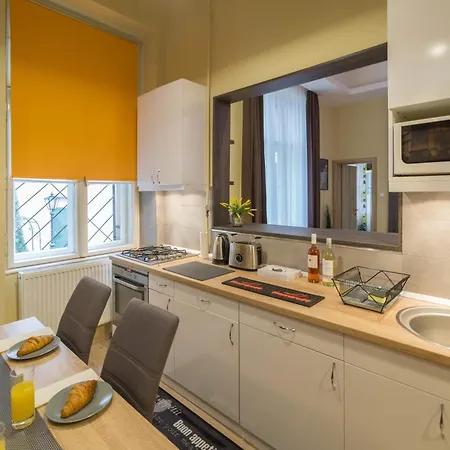 Exlcusive & Located By Prestige Homes Будапешт