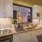Exlcusive & Located By Prestige Homes Apartament