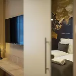 Exlcusive & Located By Prestige Homes Apartament