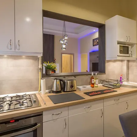 Exlcusive & Located By Prestige Homes Apartamento