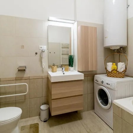 Exlcusive & Located By Prestige Homes Apartamento