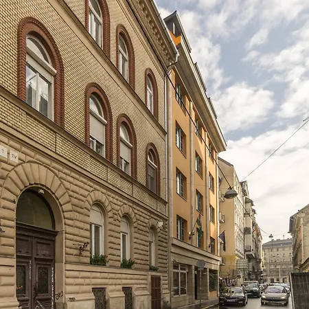Exlcusive & Located By Prestige Homes * Budapeste