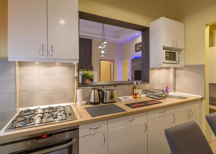 Exlcusive & Located By Prestige Homes Apartament