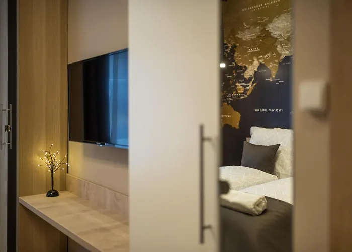 Exlcusive & Located By Prestige Homes Apartament