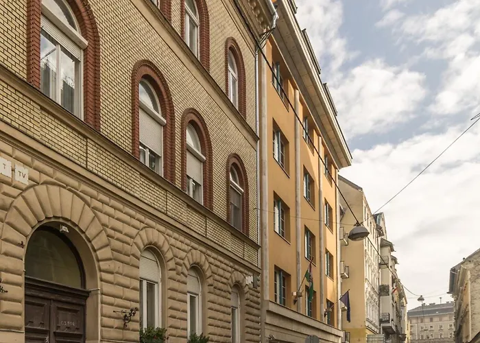 Exlcusive & Located By Prestige Homes * Budapesta
